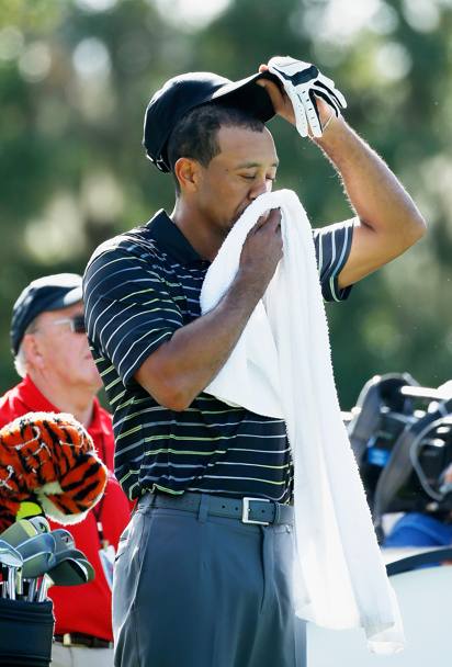 Per Tiger Woods, per, il tunnel non pare finito: guarito dal mal dischiena, febbre e vomito sul green dell&#39;Isleworth Golf Country Club in Florida. Afp